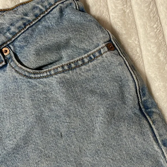 Levis Vintage Short | Size 18 - Picture 5 of 7